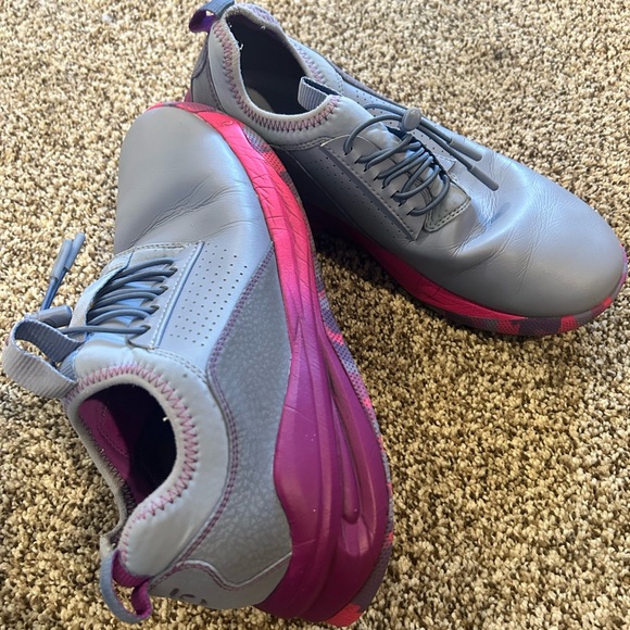 Clove Shoes - Clove sneakers in great condition size 9. SH1 perfect nursing shoes.